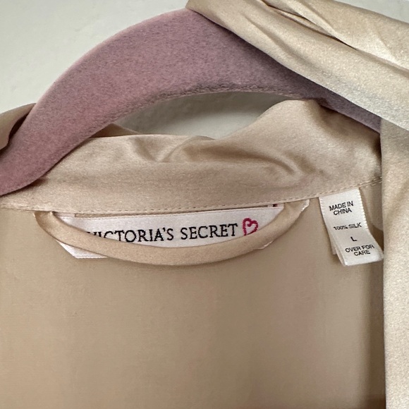 Victoria's Secret Beige 100% Silk Pajama Set Longsleeve Top Belted Robe + Pants - Picture 3 of 6